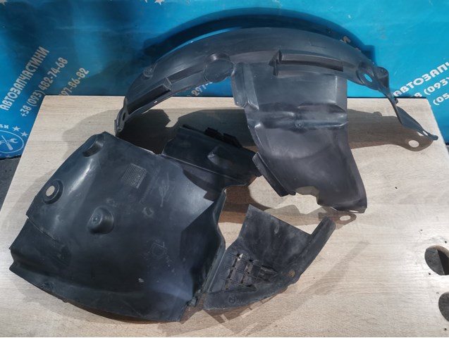 Підкрилок передній правий 8200067075 RENAULT
