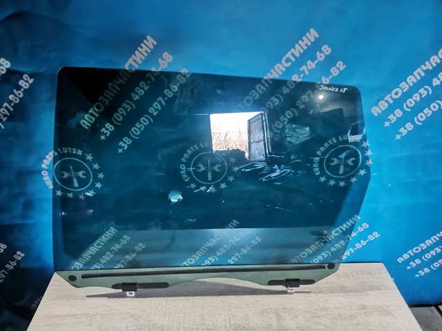 Скло задньої двері лівої 823010010R RENAULT