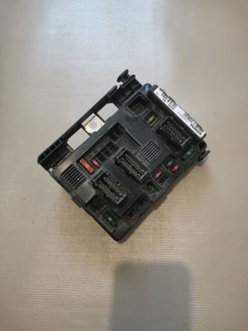 Коробка запобіжників 9643498880 PEUGEOT