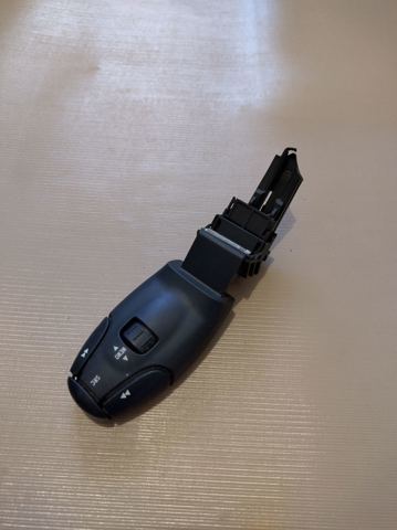 Перемикач підрульовий, управління аудіо системою 96538207XT PEUGEOT
