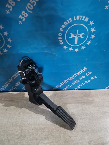 Підаль газу A1693000304 MERCEDES