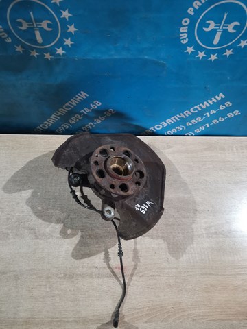 Кулак поворотний передній правий A1693300620 MERCEDES