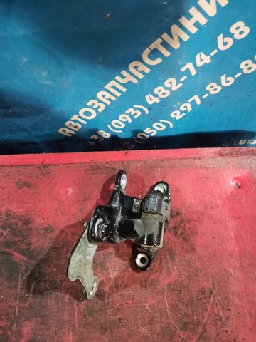 Петля задніх лівих дверей A1697300337 MERCEDES
