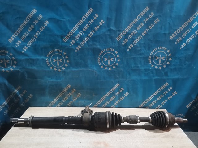 Піввісь передня, права GG3325500A MAZDA