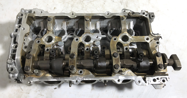 Головка блока циліндрів (ГБЦ), права 11040EY02C NISSAN