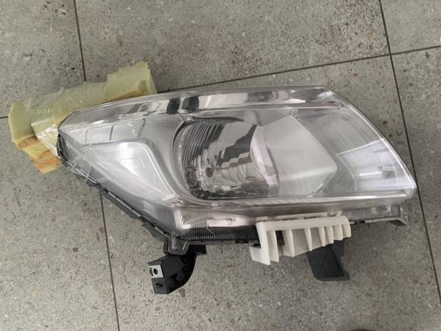 Фара передня права 260104KJ2A NISSAN