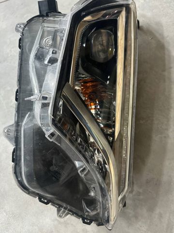 Фара правая 8114542680 TOYOTA