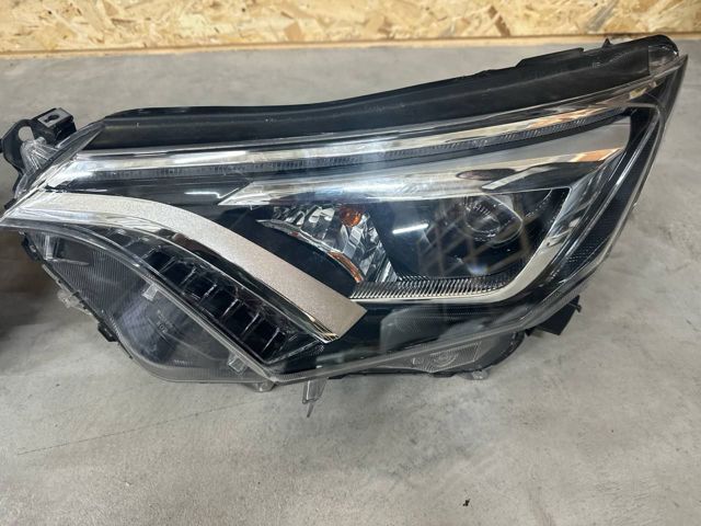 Фари 8118542680 TOYOTA
