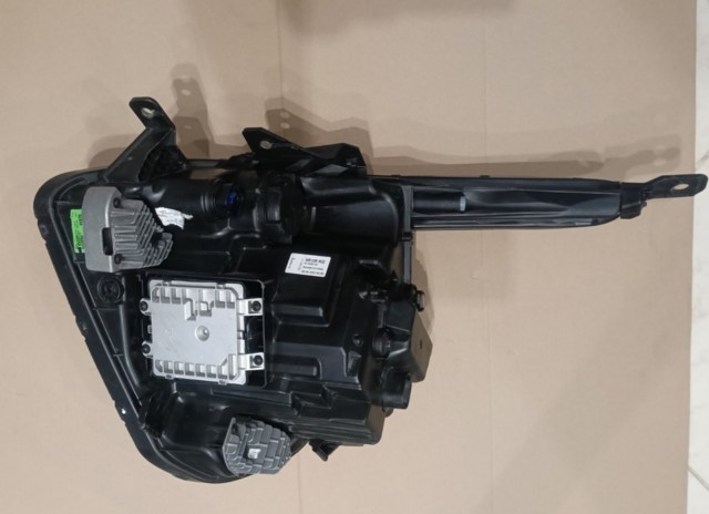 Фара передня права 92102R2100 HYUNDAI