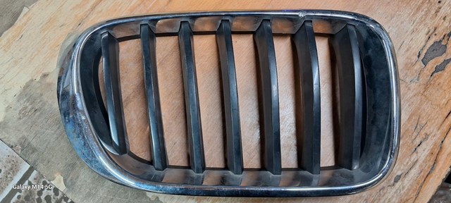 Решітка радіатора права 51117338572 BMW