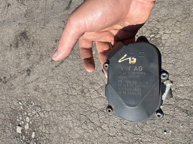 Клапан приводу заслінок впускного колектора 03L129086 VAG