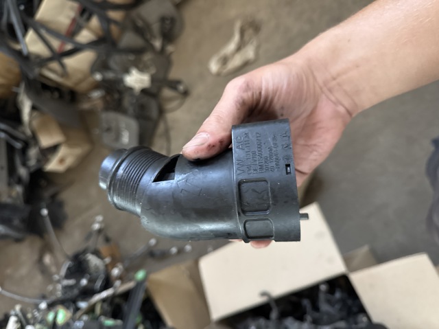 Патрубок турбіни вихлопних газів 04L131111M VAG