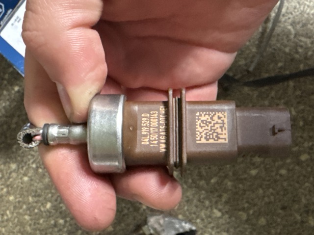 Датчик температури відпрацьованих газів (ВГ), перед турбіною 04L919529D VAG
