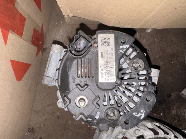 Авто генератор 06J903023K VAG