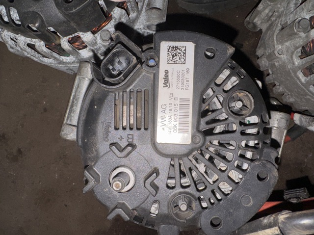 Генератор автомобільний 06K903015B VAG