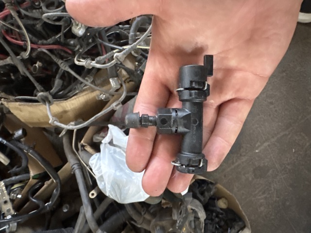 Клапан контролю гідроприводу зчеплення 1J0721468B VAG
