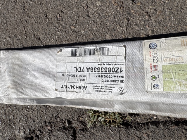 Молдинг задніх правих дверей 1Z0853536AGRU VAG