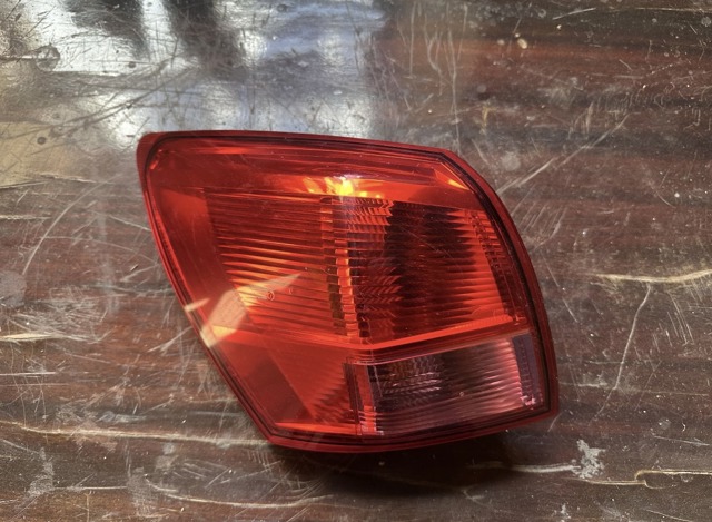Задній лівий зовнішній ліхтар 26555JD000 NISSAN
