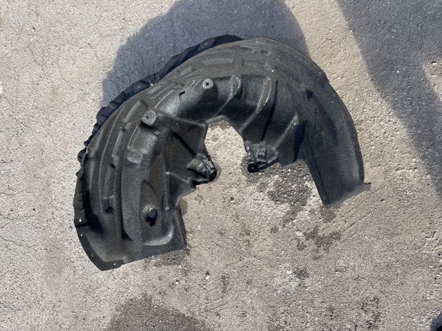 Підкрилок задній лівий 32392137 VOLVO
