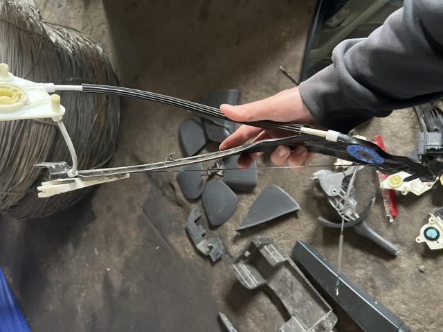 Моторчик склопідйомника двері задніх, правих 3C0959704D VAG