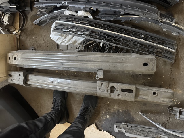 Буфер бампера переднього 3C8807109C VAG