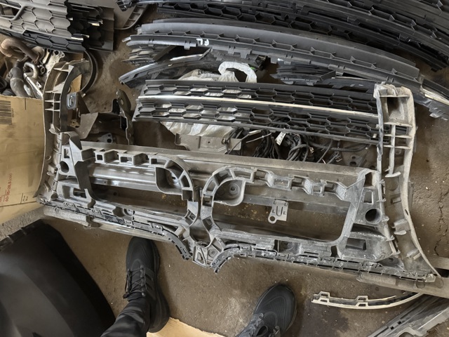 Кронштейн бампера заднього, правий 3C8807356 VAG