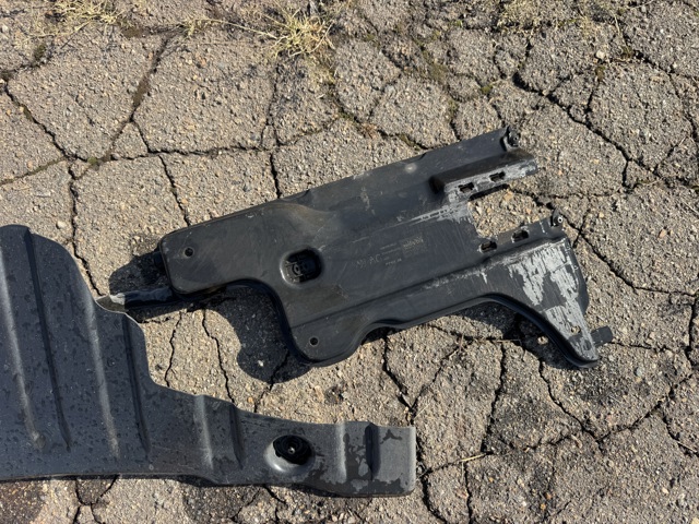Захист днища, задній правий 3Q0825102A VAG