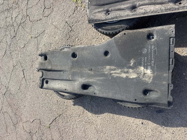 Захист днища, правий 3Q0825506B VAG