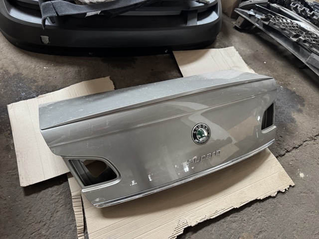 Кришка багажника кузова 3T5827025A VAG