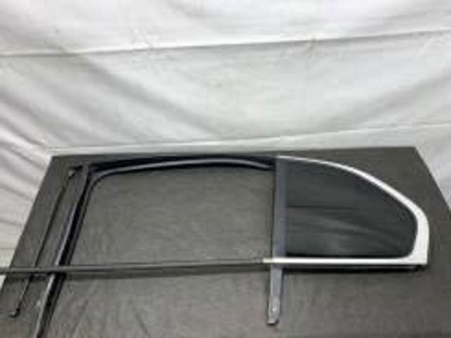 Куточок задніх лівих дверей 3T5845209AM VAG