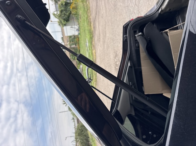 Амортизатор двері п'ятої 3V5827550F VAG
