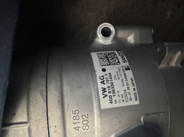 Компресор холодоагенту 4G0816797F VAG