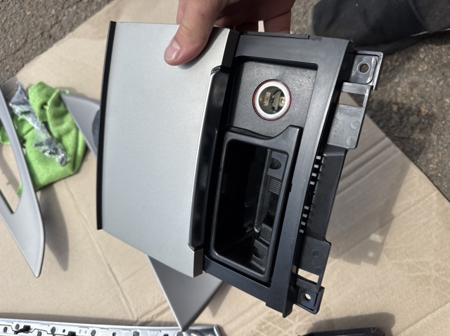 Попільничка центральної консолі 4G0857951 VAG