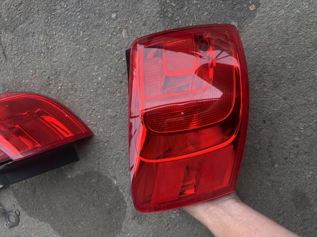 Задній лівий зовнішній ліхтар 5C6945095D VAG