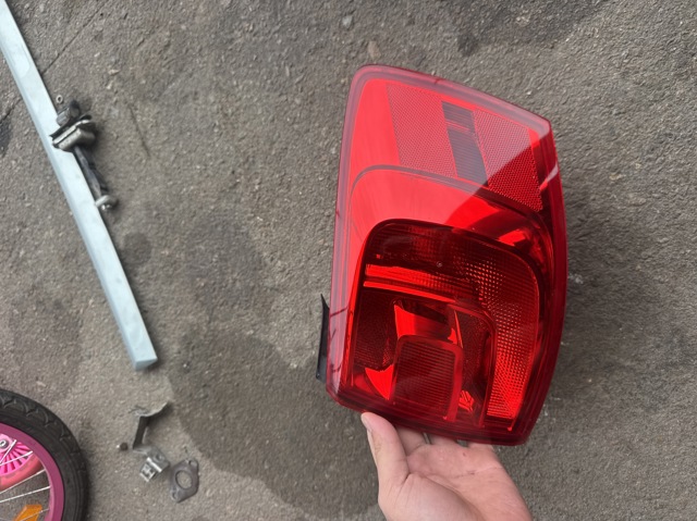 Задній правий зовнішній ліхтар 5C6945096D VAG