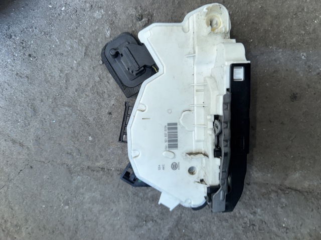 Замок дверей водія Фольксваген Пассат ALLTRACK B8