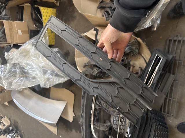 Заглушка протитуманок, ліва 5E3807681 VAG
