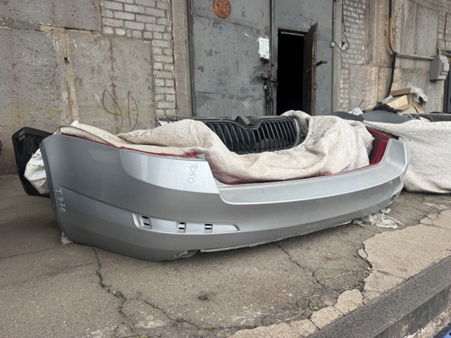 Бампер задній 5E9807421 VAG