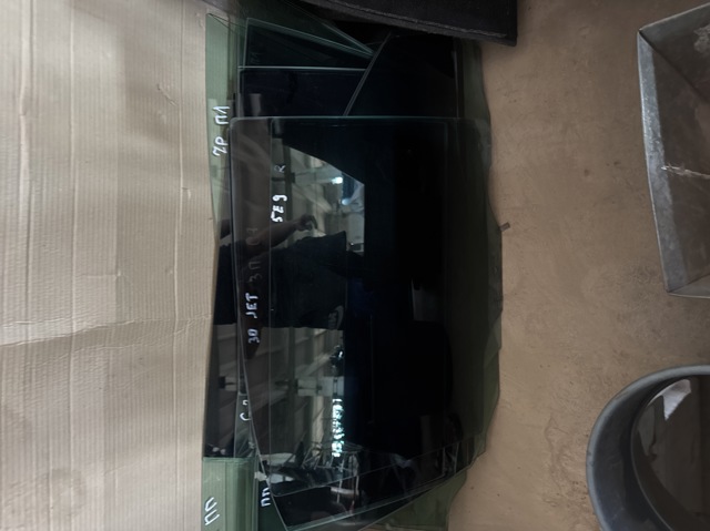 Скло задньої двері правої 5E9845206B VAG