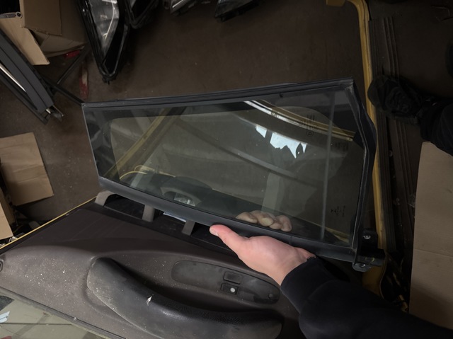 Кватирка дверей трикутник, задньої, лівої 5GM845213B VAG