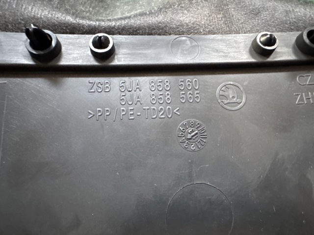 Захисний кожух кермового механізму 5JA858560 VAG