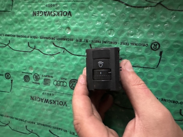 Кнопка коректора фар 5JA941333A VAG