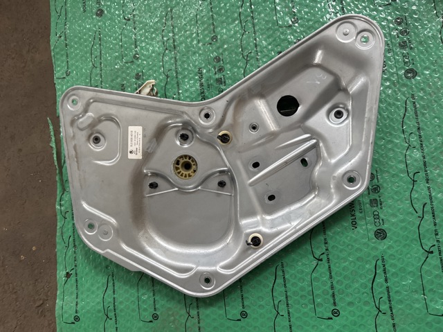 Механізм склопідйомника двері задньої, лівої 5L0839401 VAG