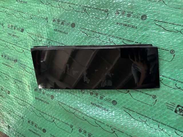 Накладка задньої двері, лівої, вертикальна 5L0839903 VAG