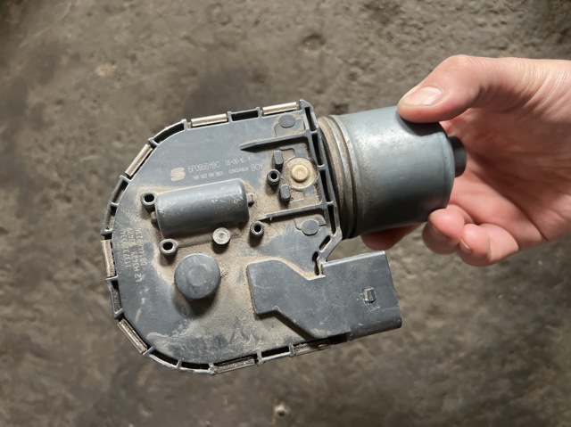Мотор склоочисника передній 5P0955119C VAG