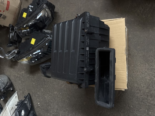 Корпус повітряного фільтра 5Q0129607S VAG