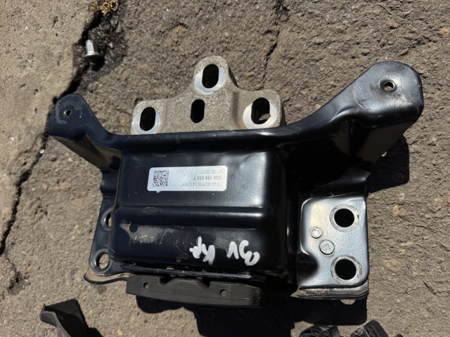 Ліва опора двигуна 5Q0199555T VAG