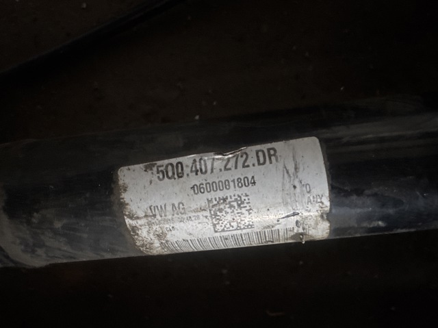 Піввісь передня, права 5Q0407272DR VAG
