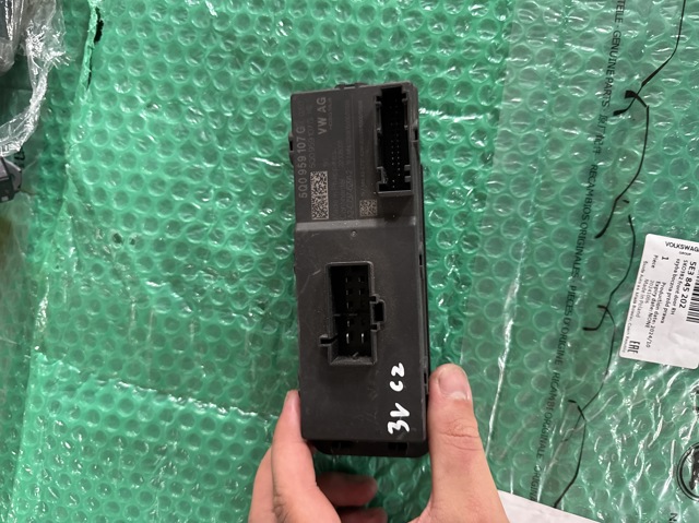 Блок управління відкриття кришки багажника 5Q0959107G VAG