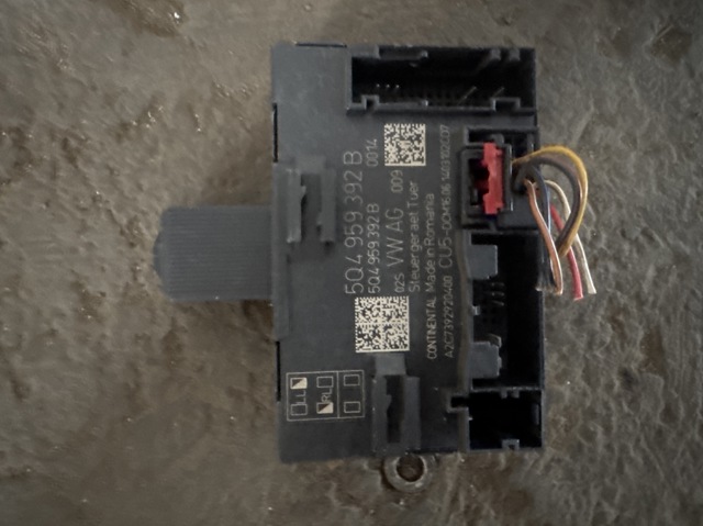 Блок комфорту передніх дверей 5Q4959392B VAG